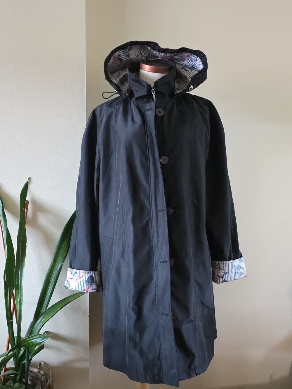 Mona Lisa By Fen Nelli NWOT Rain Coat - Black W/Floral Accents - 16W
